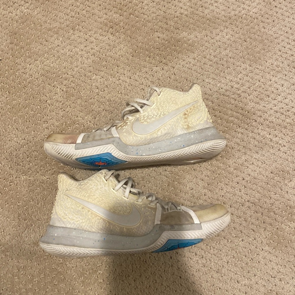Nike Kyrie basketball shoes M size 9.5